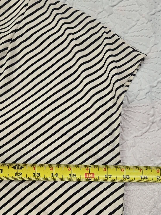 H&M Black & White Striped V-Neck Short Sleeve Top - Picture 4 of 6